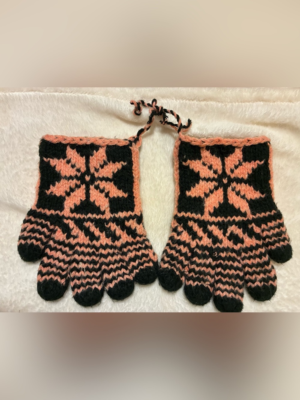 VINTAGE HAND-KNIT NORDIC GLOVES